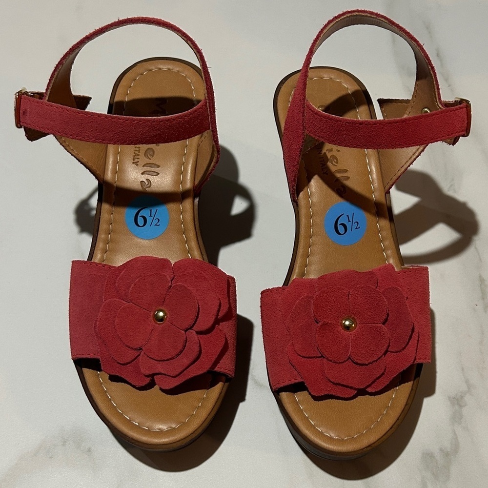 Mariella Wedge Heel Sandals
Women's 6 1/2 Gold Suede Leather - Picture 5 of 7
